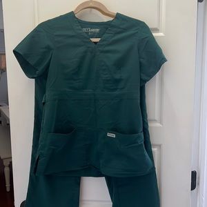 Greys Anatomy scrubs. Hunter green. XS
